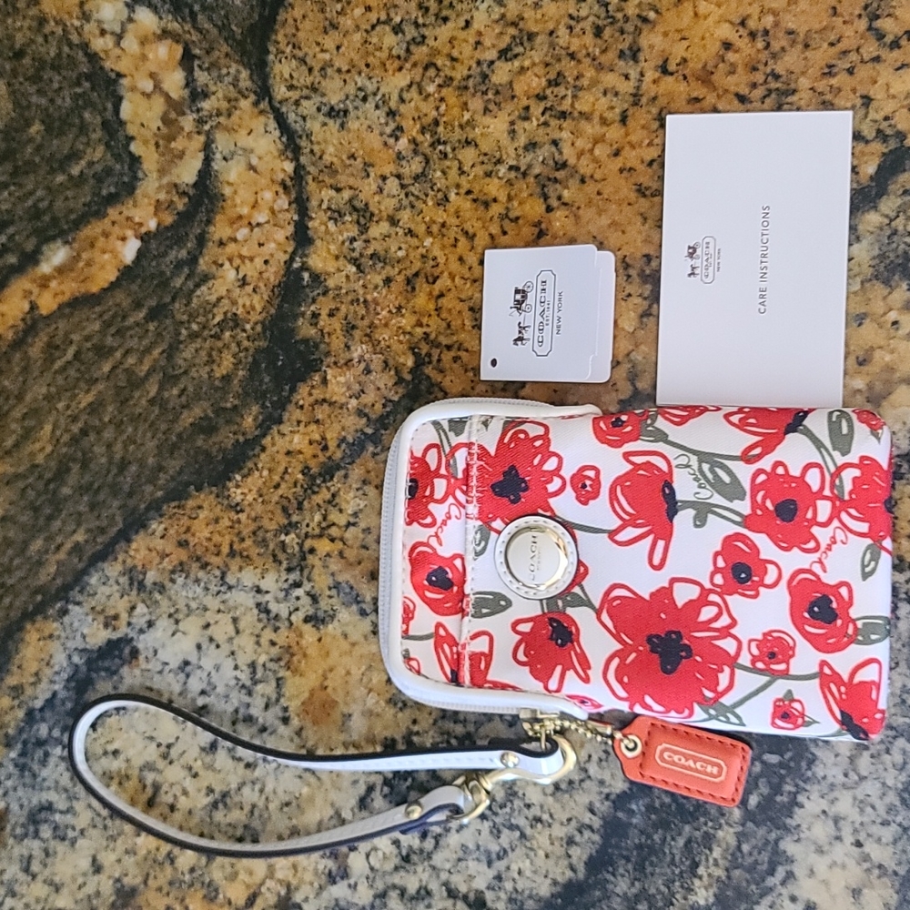 HTF! Authentic Coach Poppy Wristlet, EUC with Care Instructions & Price Tag